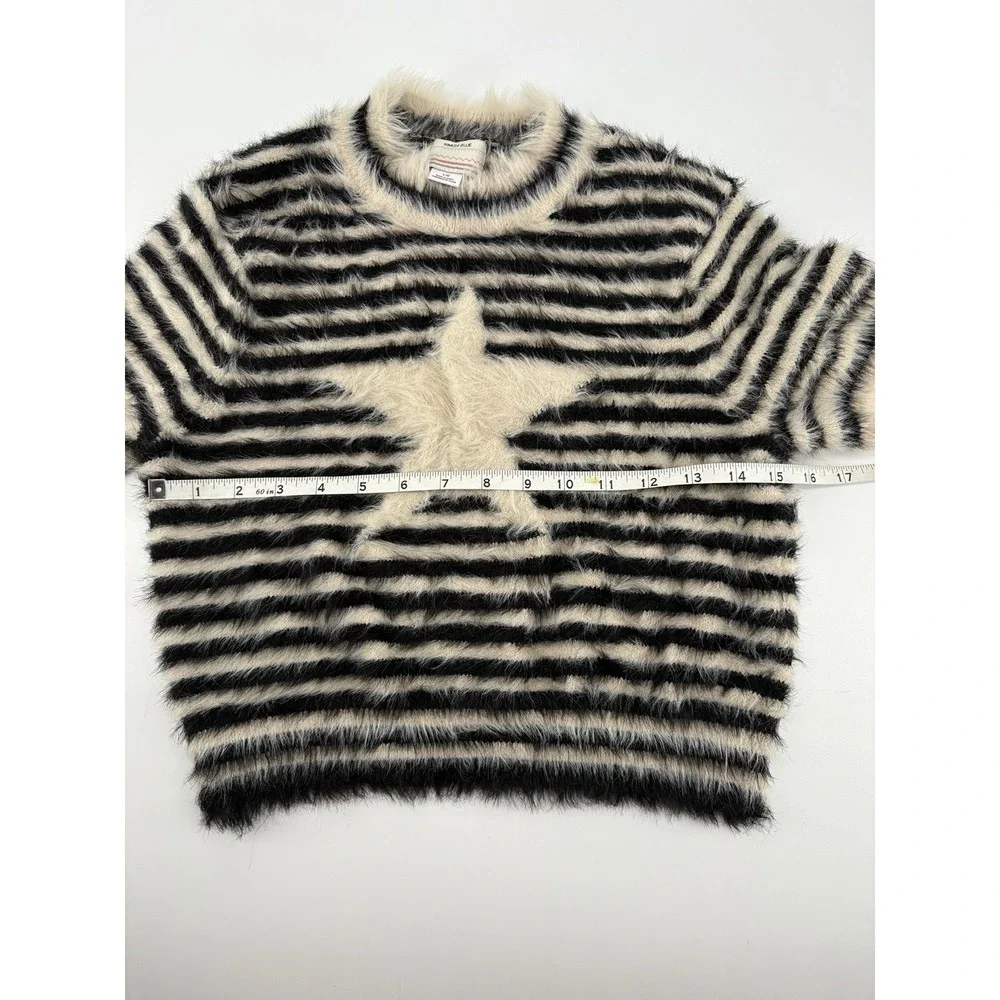 Kimchi blue Amelia Fuzzy Star Cropped Sweater Size L Urban Outfitters - Picture 4 of 6